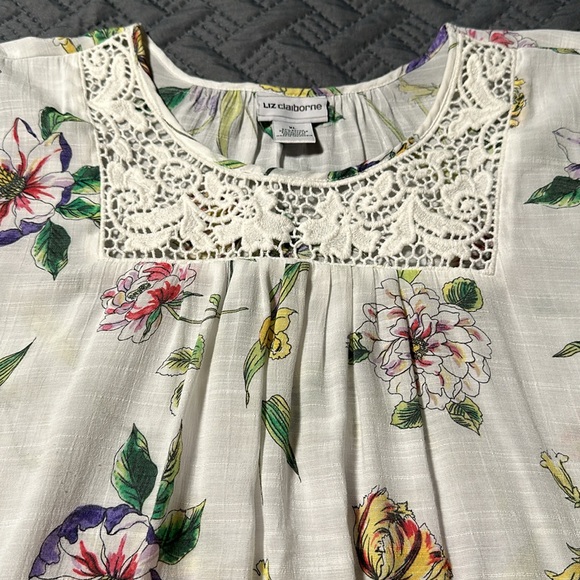 Liz Claiborne Ladies Casual Spring/Summer Shirt, EUC (Wore Once), Size XL - Picture 3 of 9